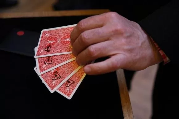 Animation pour anniversaire par magicien à Toulon, Toulon, Magicien Fred Fourvel