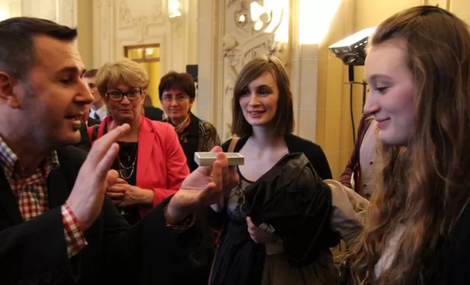 Prestation de magie close up par votre magicien près de Toulon 83, Toulon, Magicien Fred Fourvel